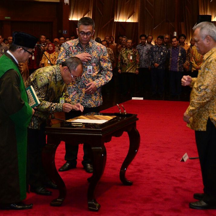 KemenPU's tweet photo. Sejumlah 14  pejabat Tinggi Pratama di lingkungan PUPR dilantik dan diambil sumpahnya  oleh Menteri PUPR Basuki Hadimuljono @perumahan_pupr https://t.co/41FkSHJQ6j