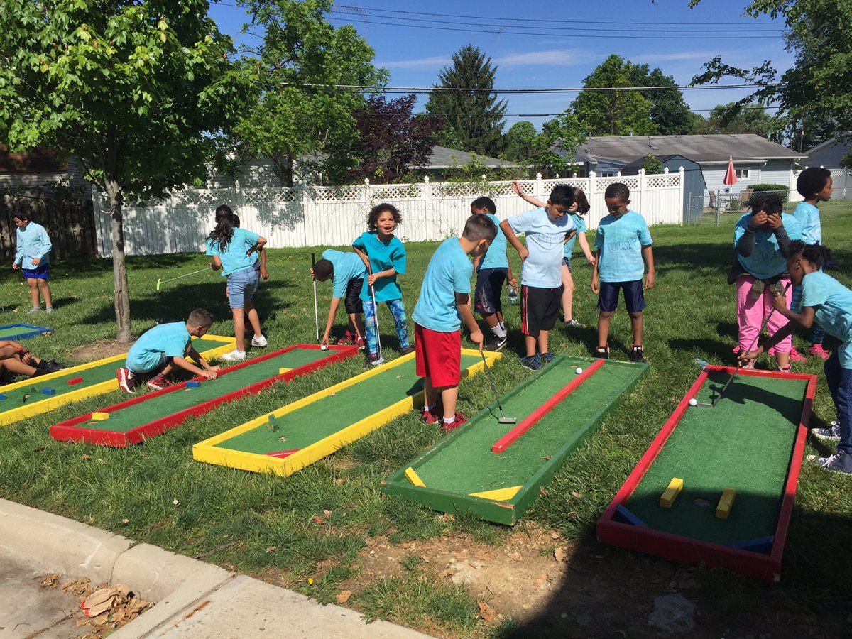 ReynSchools's tweet photo. Mini golf, relay races and bounce houses, oh my! It's Field Day at #FrenchRun! @t_holdren https://t.co/s7csdXbs4m