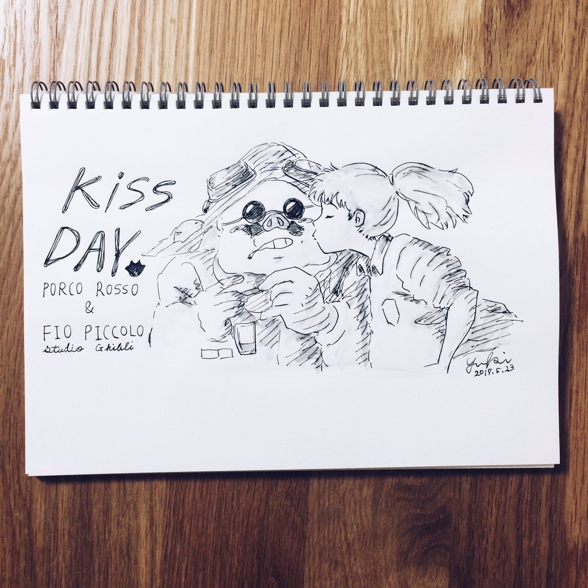 トモマツユキ Yuki Illustration そして 今日はキスの日らしいので ポルコとフィオを ポルコの顔が異様にデカイけどフィオが小顔なら良しということにしました 笑 キスの日 紅の豚 スタジオジブリ ジブリ 万年筆 万年筆イラスト 万年筆