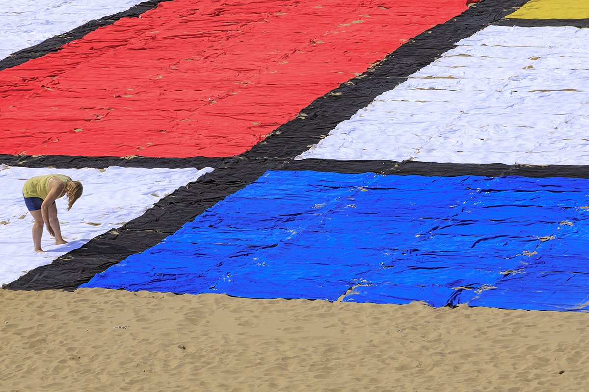 Check alle foto's van de MondriAANzee actie op facebook.com/thisisthehague… 
#thisisthehague #mtdd