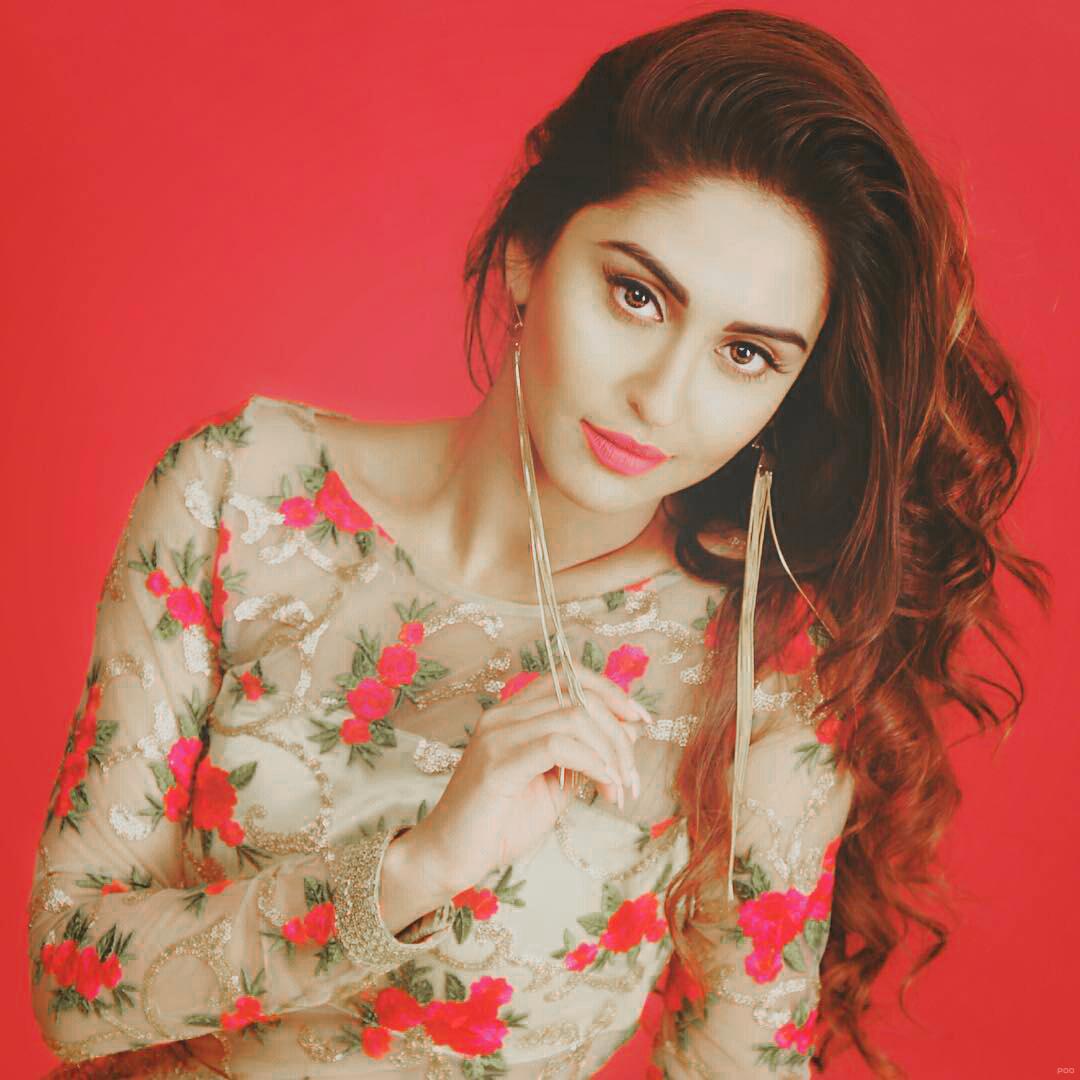 PooCreations's tweet photo. #GorgeousAndStunning 😍😍😍 @krystledsouza #ForDP https://t.co/3KxRAlxc3d