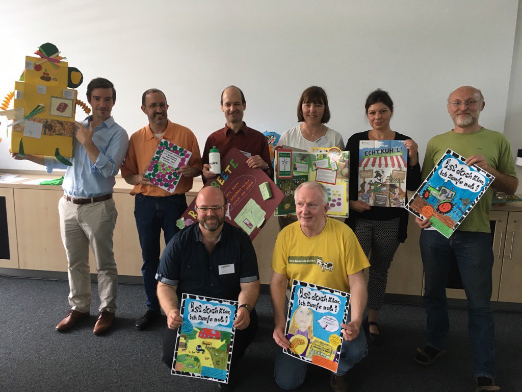 ECHTKUHL's tweet photo. #ECHTKUHL unsere Jury! Bitte lächeln 😁...
Und weiter geht's mit der Sitzung... @bmel @Biohoefe https://t.co/dDBcSbSWoE