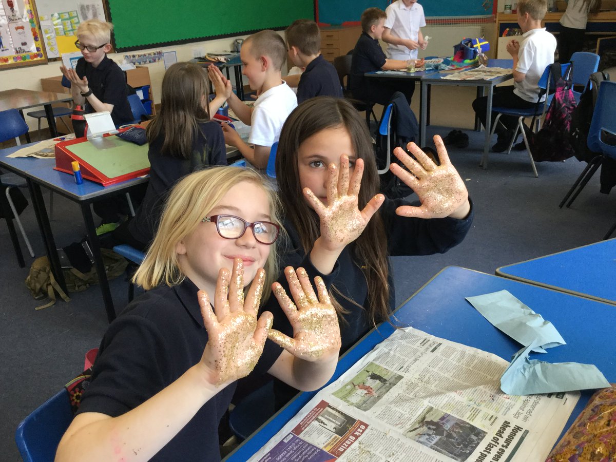 FerrydenPS's tweet photo. #P45FerrydenPS have been investigating how easily germs are spread with the help of glitter!! Wow, these germs get everywhere! https://t.co/WD1ohue7pK