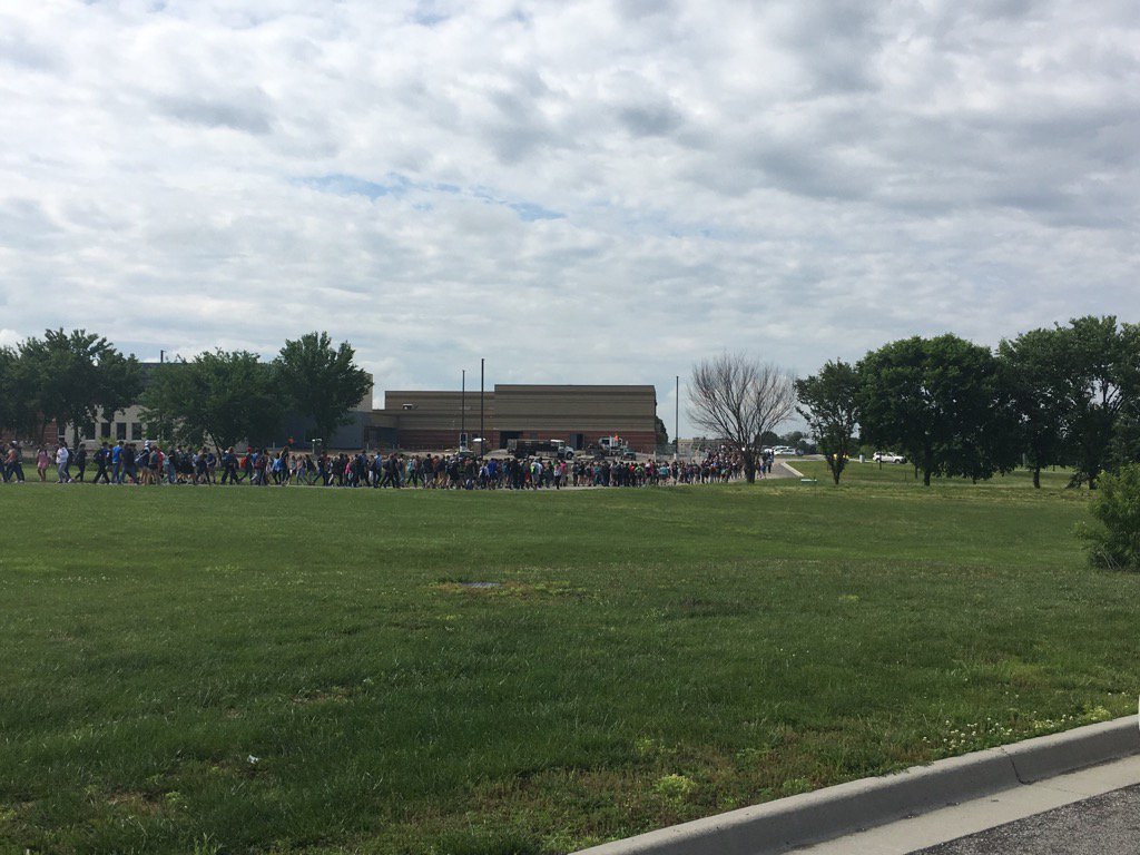 SMillerRPHs's tweet photo. After 7 years, the students of RPHS make there last transition between buildings. GO PANTHERS. https://t.co/cSGTGu5PlU