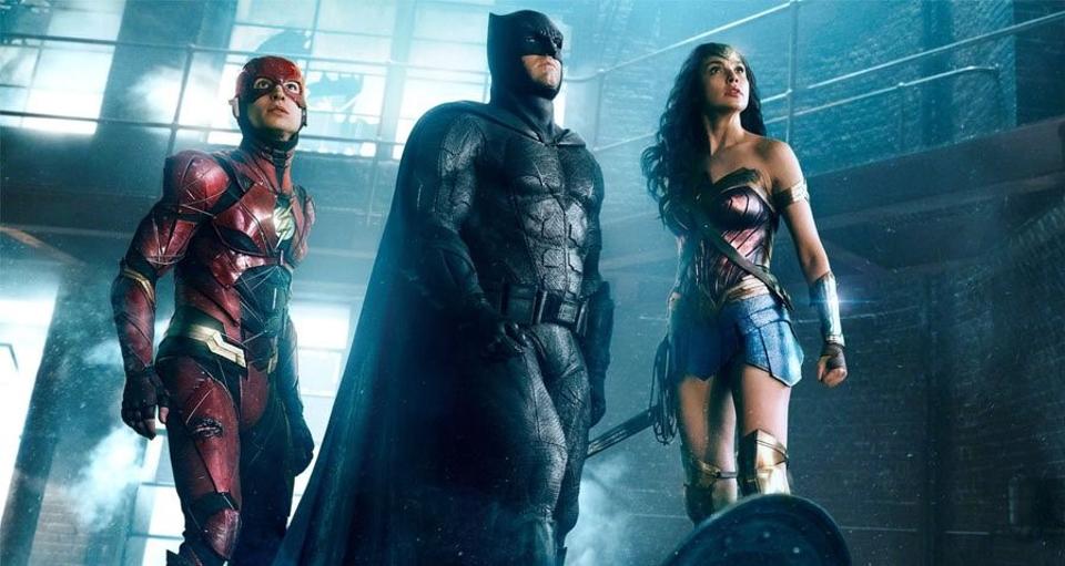FilmNerds's tweet photo. Our hearts go out to Zack Snyder, as we discuss Joss Whedon's new role in the DC movie world on #FilmNerdsUnlimited. https://t.co/d19lxL4zL4 https://t.co/gYKVIC5A9N