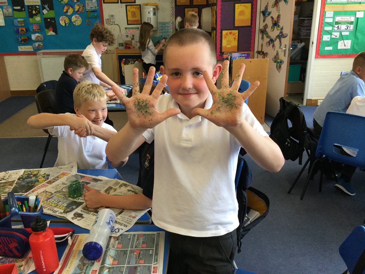 FerrydenPS's tweet photo. #P45FerrydenPS have been investigating how easily germs are spread with the help of glitter!! Wow, these germs get everywhere! https://t.co/WD1ohue7pK