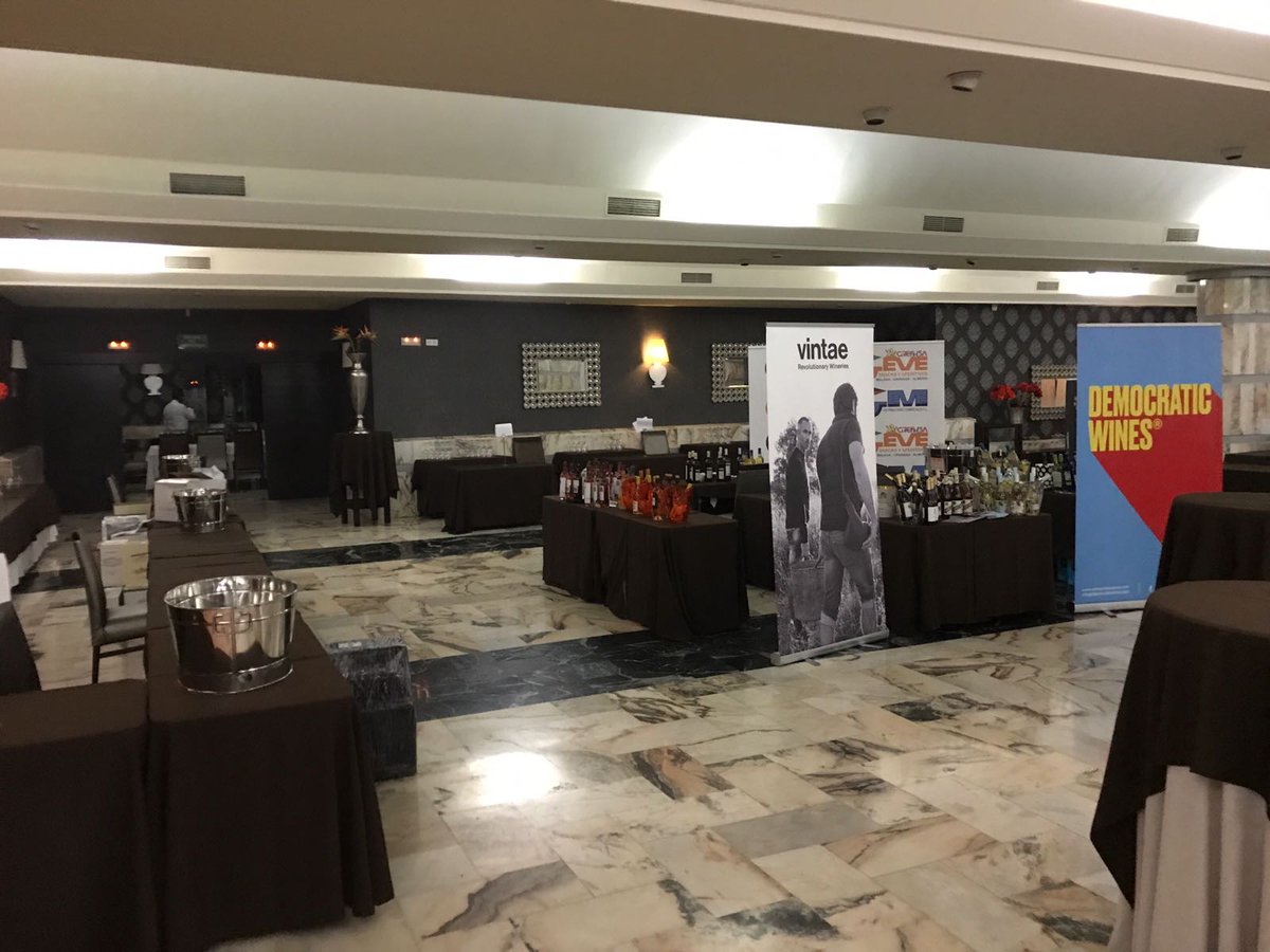 solwines's tweet photo. El II Salón @solwines va tomando forma. Mañana abrimos puertas a las 12h. La gran cita profesional de los blancos y rosados. #Solwines https://t.co/s7NwFTDGan