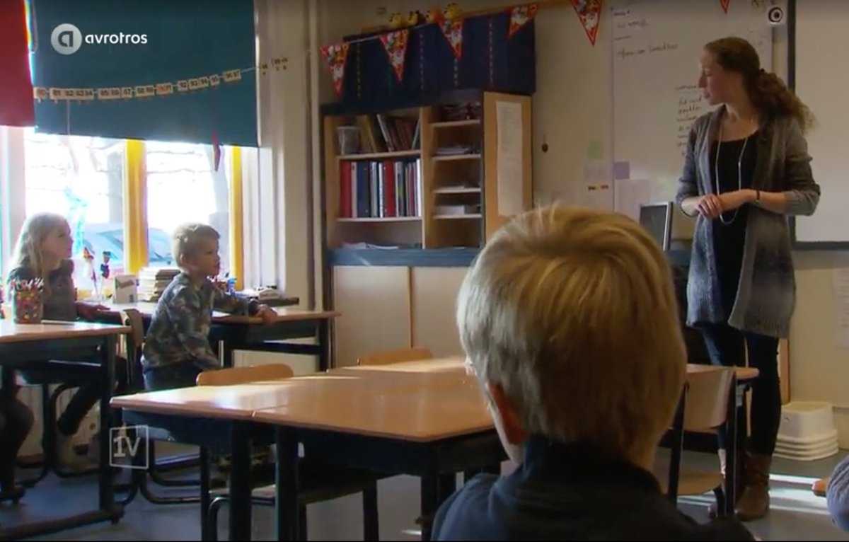 EenVandaag's tweet photo. Verslechterd imago, lage lonen en lege plekken op de pabo: het gaat slecht met het NLs basisonderwijs. Kijk terug: https://t.co/d9Mqg1o7aw https://t.co/LIVb3pqgxh