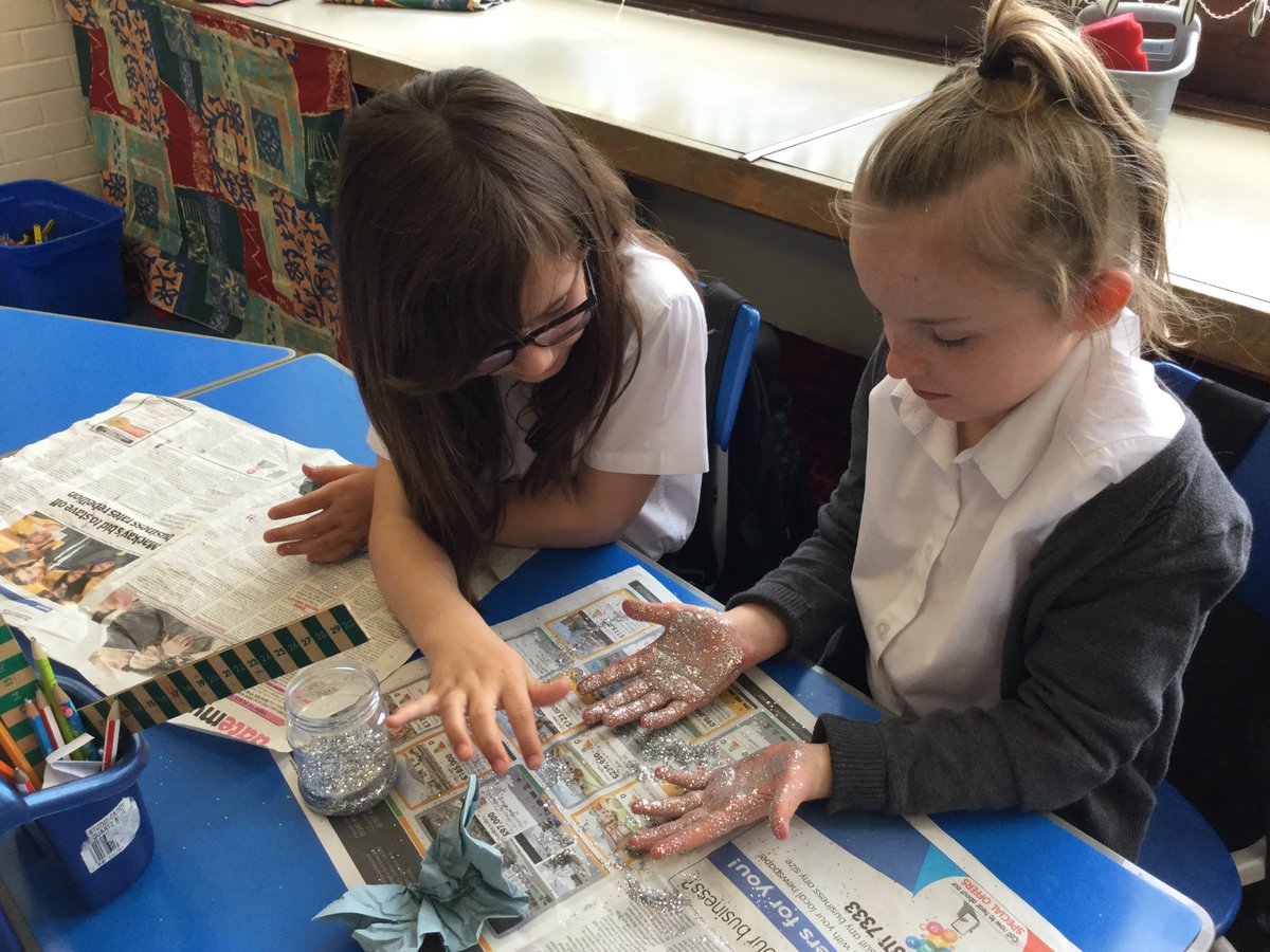 FerrydenPS's tweet photo. #P45FerrydenPS have been investigating how easily germs are spread with the help of glitter!! Wow, these germs get everywhere! https://t.co/WD1ohue7pK