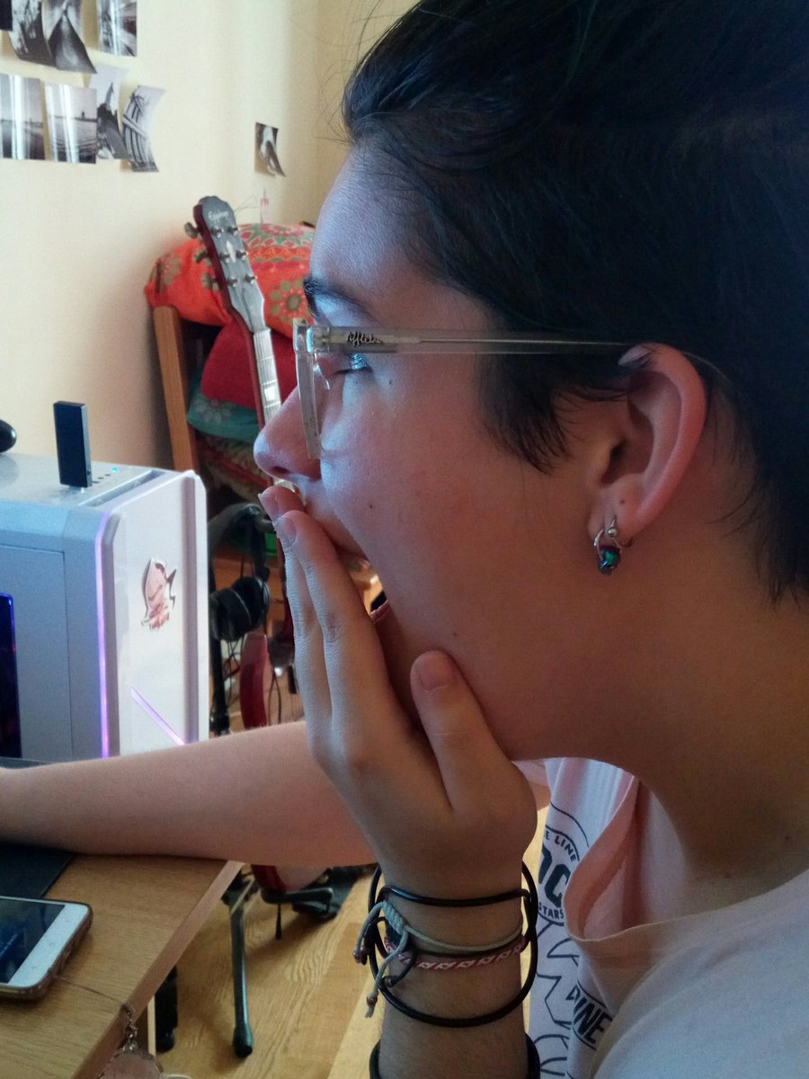 KeyJennPlays's tweet image. La cara de Jenn al ver la skin de Dva.