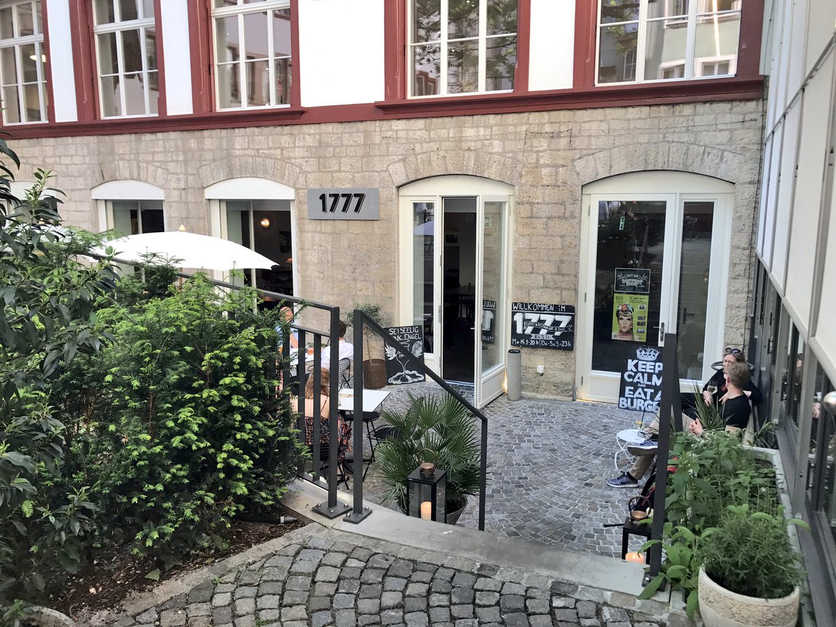 Ein Engelbier und der Tag gehört Dir! Wir freuen uns auf Deinen Besuch im Schmiedenhof. #welcome #1777 #aperitif #restaurant #basel #beer