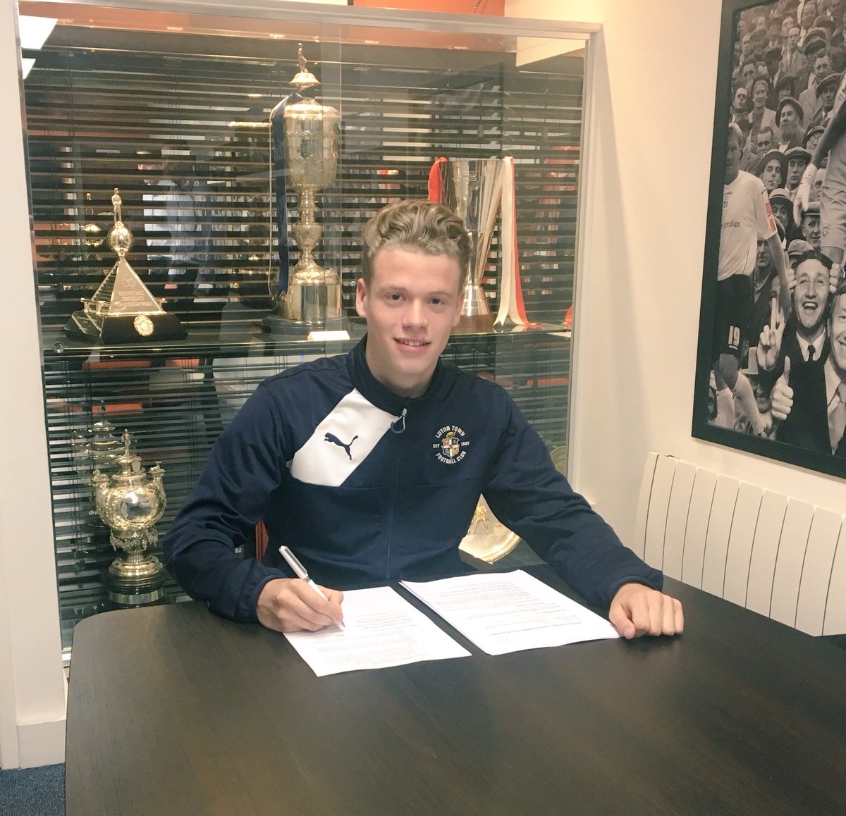 LutonTown's tweet photo. Congratulations to @KavanCotter on penning his first professional contract with the Hatters! 👏⚽️ https://t.co/BFLL9VpfyX #COYH https://t.co/d07QHwBBi9