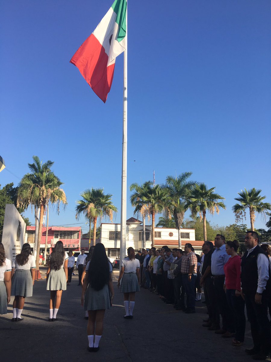 AlvaroRuelasE's tweet photo. #Buenosdías Hoy iniciamos temprano con el izamiento de bandera a toda asta por el 127 aniversario del natalicio General #RafaelBuelnaTenorio https://t.co/nv025QQnMm