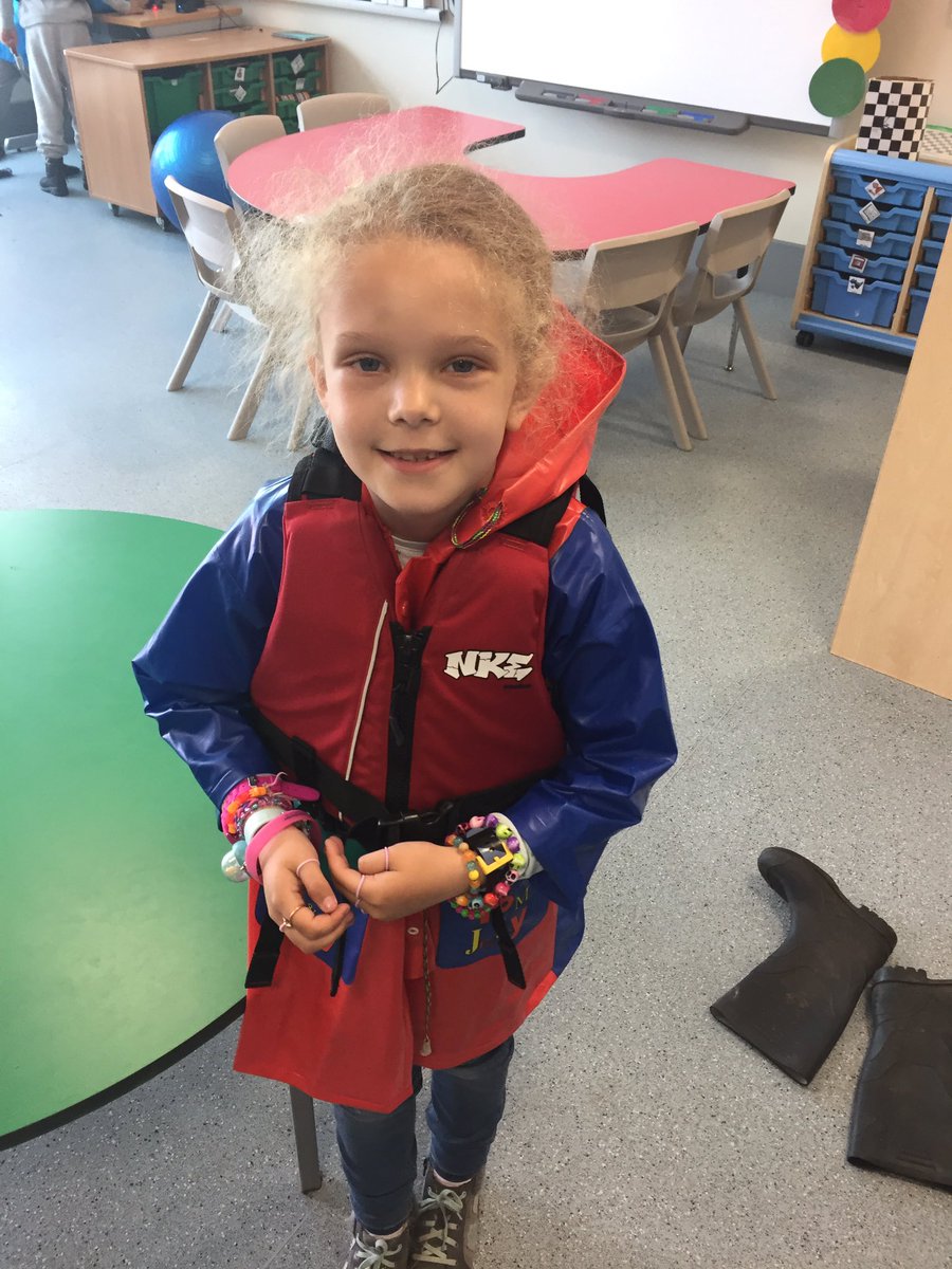 KCIndependent1's tweet photo. Canoeing was so much fun! We loved it! It was the first time on a boat for lots of us! 🛶 #GrangeMCR https://t.co/DD6Pwoz6kP