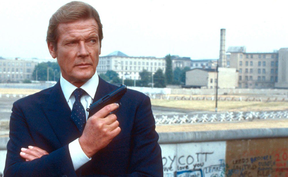 LesEchos's tweet photo. Décès de l'acteur Roger Moore à l'âge de 89 ans https://t.co/mc8KpvU9SQ https://t.co/sm5Ob6ekQh