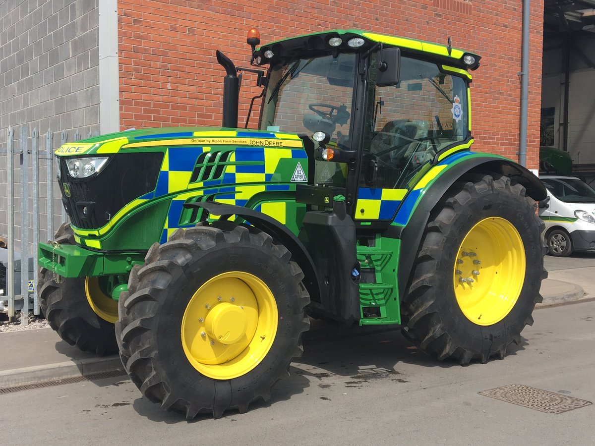 RiponFarmServ's tweet photo. Just added the finishing touches to the @JohnDeere 6135R before it goes to spend the summer with @NYPRuralTF @NYorksPolice
#policetractor https://t.co/iEYRb4YKNc
