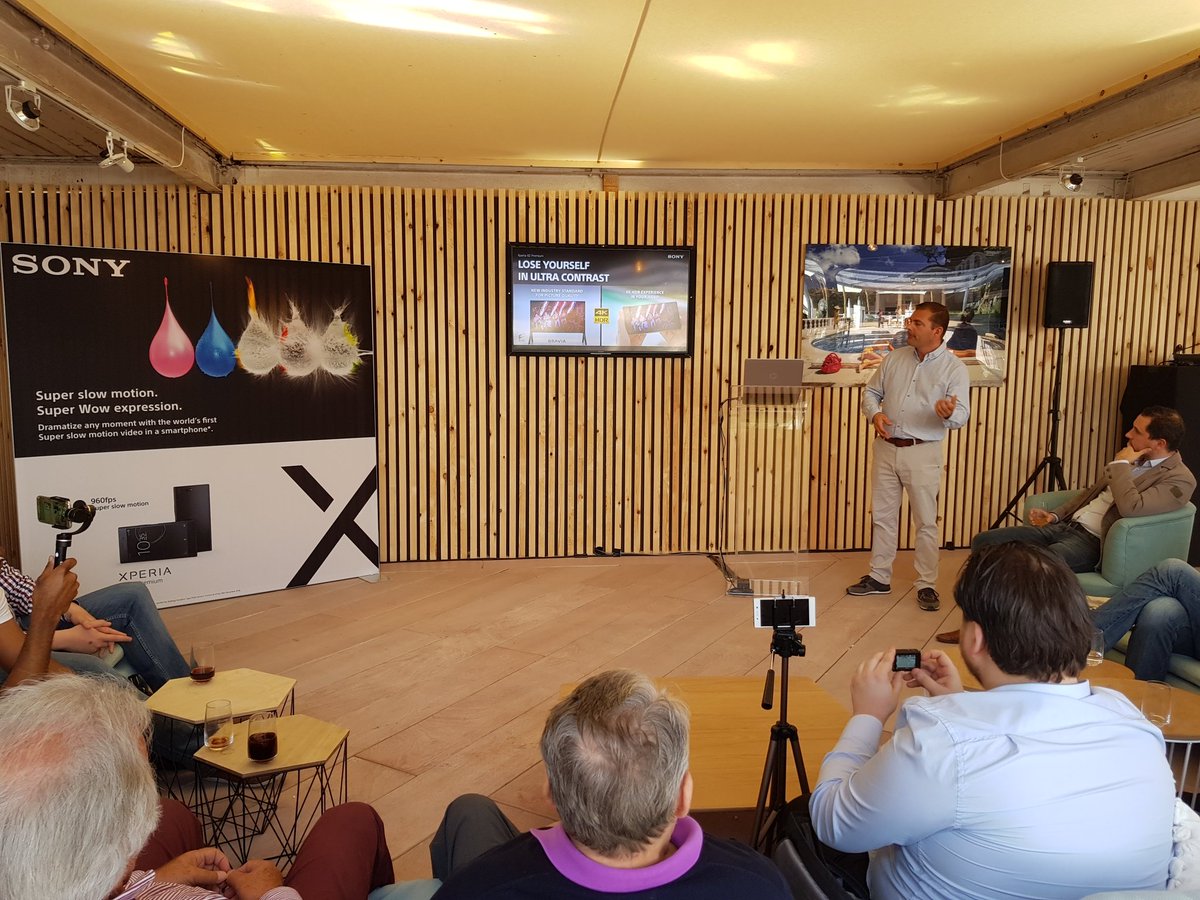 GeekyTown's tweet photo. We zijn met enige vertraging toch aangekomen bij @XperiaBe voor het launchevent van de #XperiaXZ en #XperiaXA1 https://t.co/IOZGHegDxW