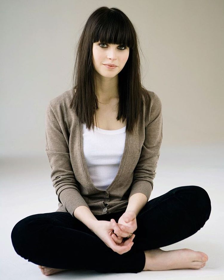 BadassJynErso's tweet photo. #DailyFelicity #FelicityJones @DarkSide_Rey @TornVader  @wildwaterstu @IAmJynErso @jedisexpest @StarWarsGirl06 @Jyn_Erso_Rogue @JynErso1 https://t.co/NkwAsF5Hys