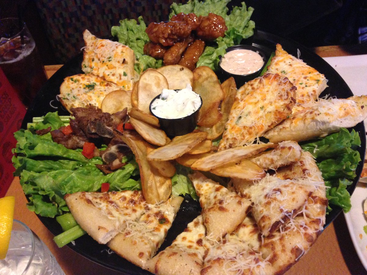 I'm at <a href="/bostonpizza/">Boston Pizza</a> in #Bridgewater #NovaScotia ❤❤❤❤