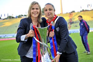 OLFootFeminin's tweet photo. [PRO] @SandrineDusang grande dame du football 🇫🇷, à l'OL 2003-2012, mettra fin à sa carrière après @Juv91Officiel/@OMfeminines #MerciDuss 👏👏 https://t.co/CWY0mbuwVJ