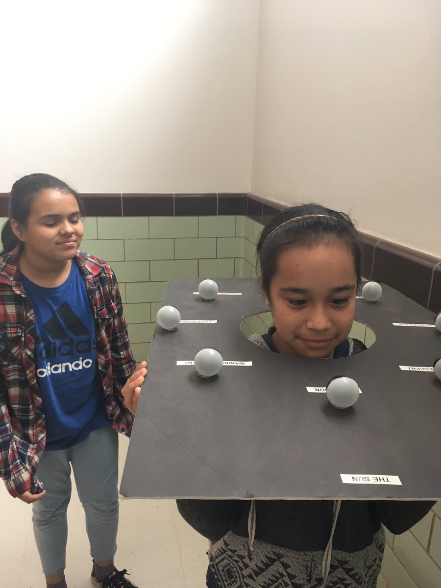 elisateaches's tweet image. Learning about the phases of the moon @cobrasCameron #handsonscience #sciencemodels