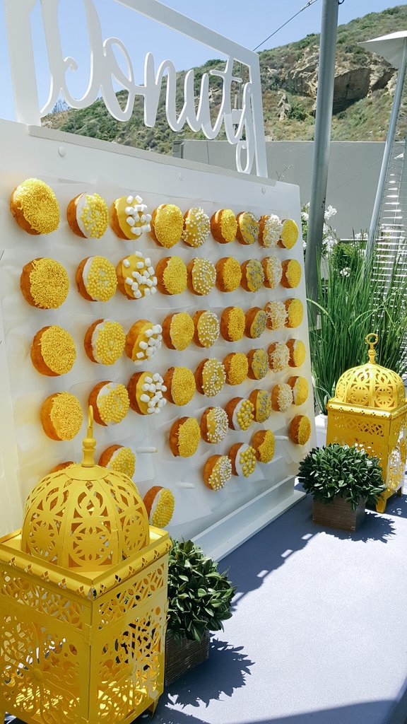 lavish_candy's tweet photo. Let the sunshine in with this brilliant yellow Donut  wall #donutbar #donutwall #wedding #donutvender #yellowthemes https://t.co/OBfunbTfJN