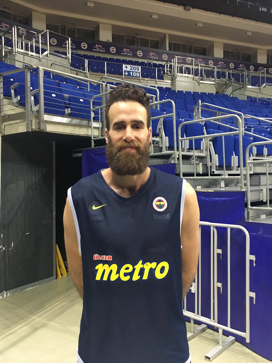 FBBasketbol's tweet photo. Euroleague şampiyonluğu sonrası @GigiDatome ve yeni saç stili! 😀👍 https://t.co/0cxK0JqtmL
