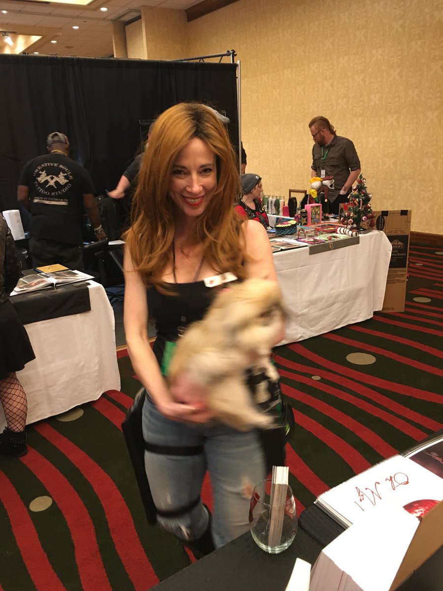 grivante's tweet photo. Hereβs JJ Hembrook and Lola hanging out at Crypticon Seattle ! #crypt17 #zombieexterminators #cutegirls https://t.co/9mRzUqfpqR