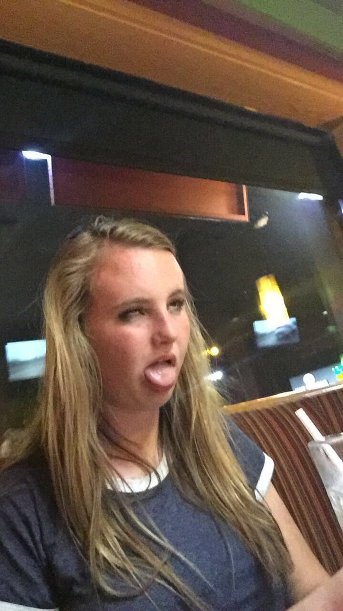 wehling_hannah's tweet photo. Happy birthday @meganshandorf!!! Love you endlessly and happy we became so close💚 #OGbombsquad https://t.co/a3YdjpdW1J