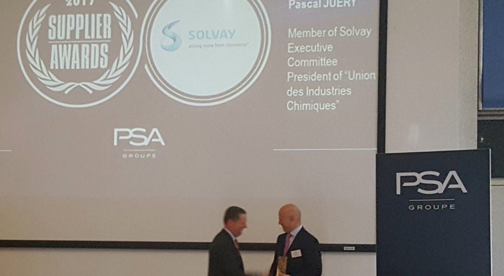 PascalJuery's tweet photo. Fier de recevoir le CSR supplier award du groupe PSA pour @SolvayGroup #innovation pour mobilité durable https://t.co/XCQTCWlxti