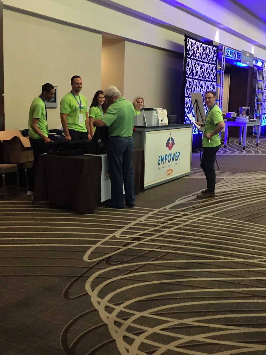 heather494's tweet photo. Sun has the BEST event staff around! #sunempower @SunEmpower17 https://t.co/OfclB76llN