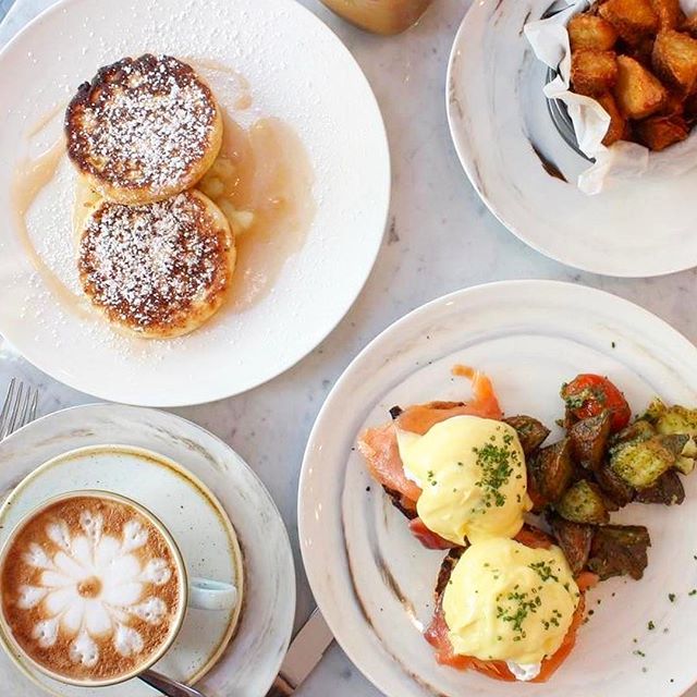 When breakfast looks this good, sleeping in is not an option! 📷: glamandthecity_. #BBCMCafe #thesunsetstrip