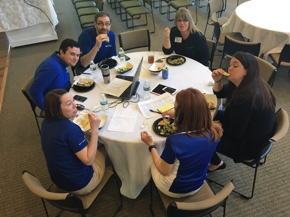 eagleyemurphy's tweet photo. #UBMgtImpact planning committee's working lunch #ourfun https://t.co/RXqNbqGENw