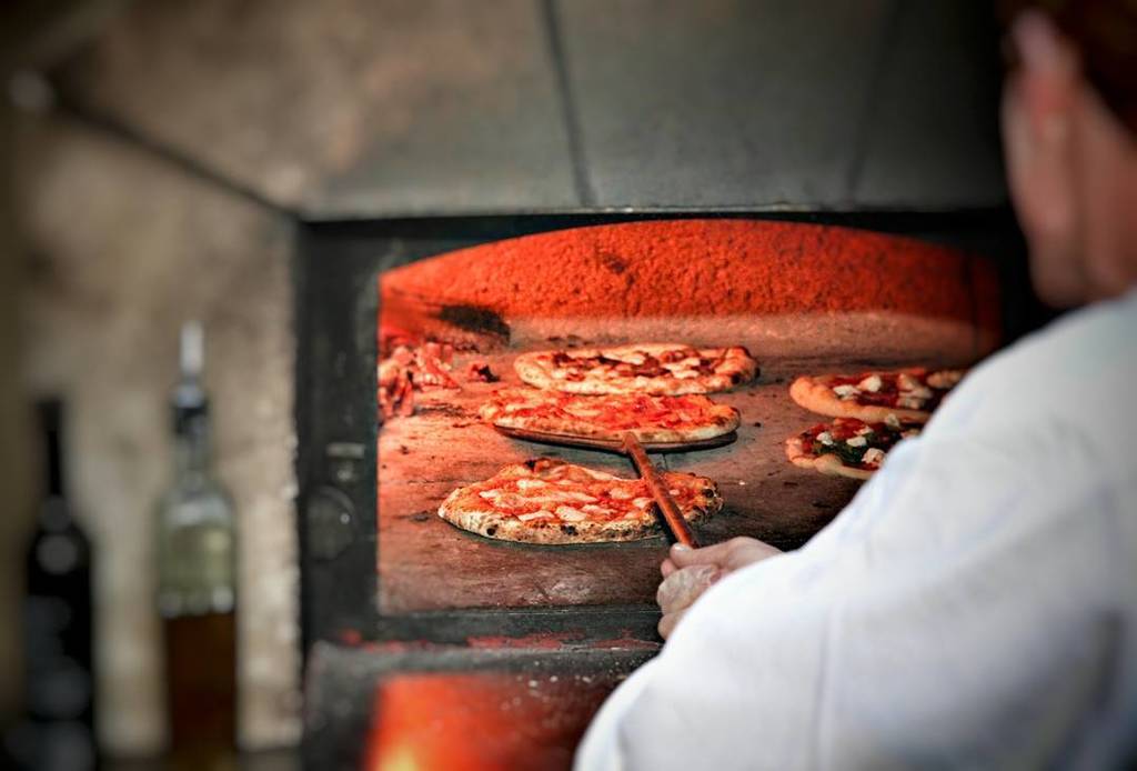 BravaPizza's tweet photo. Eating is a necessity but cooking is an art! https://t.co/xcewm2OuoI https://t.co/bSCfC8hcQp