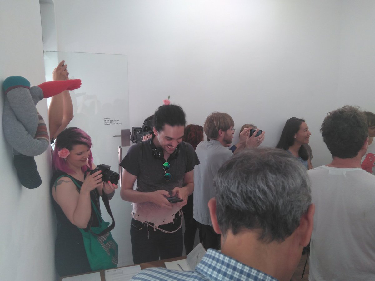 galeriasilvest3's tweet image. Tania Tsong presentando su proyecto "Sopa de Letras" en Galería #silvestre  @entreactoEs @DoctorFourquet #Madrid