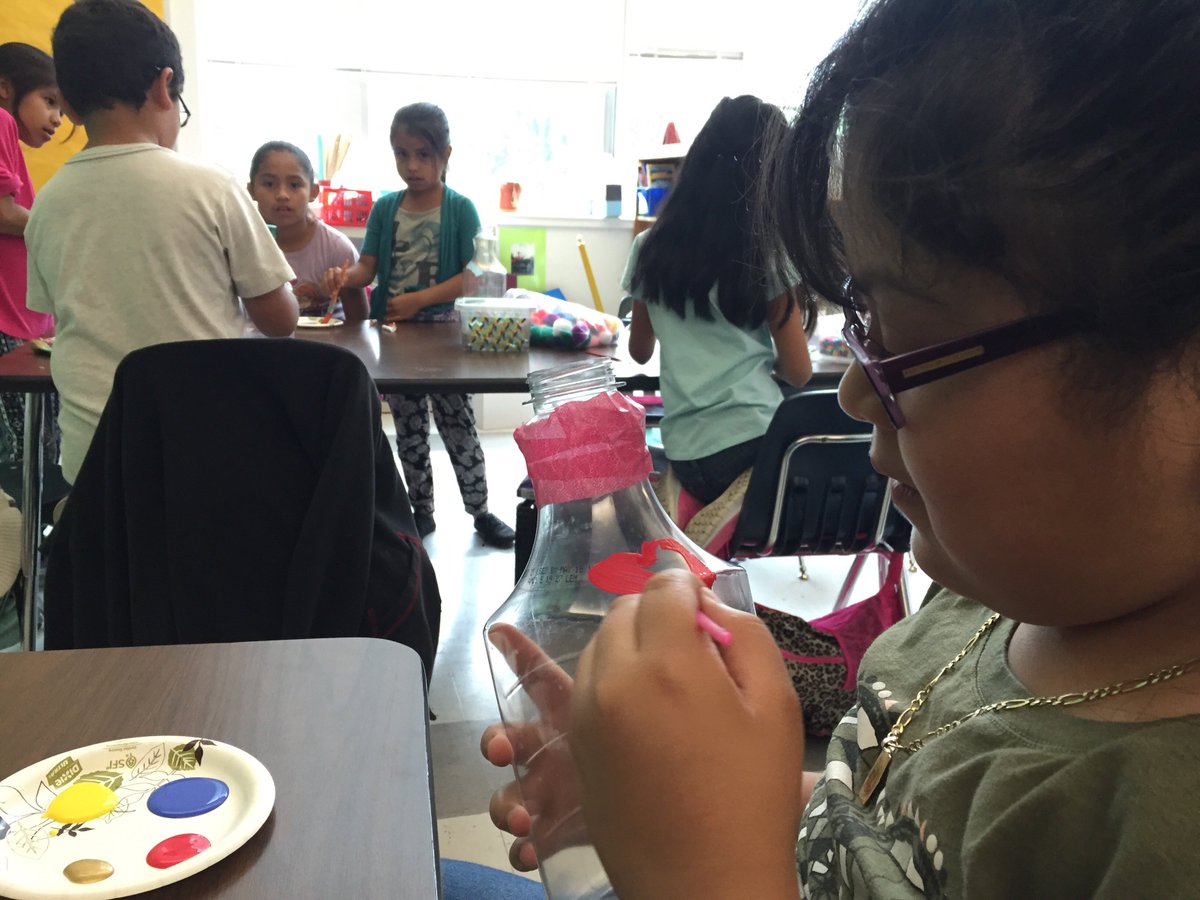 somosfu3go's tweet photo. #Upcycling "piggy banks" for our savings. Ahorramos para nuestro futuro! @AISDMathematics @Mister_Ramirez1 #moneysmart #save #ahorros #plan https://t.co/gYiSCN6uaR