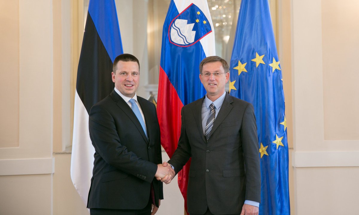ratasjuri's tweet photo. Had a warm welcome from Prime Minister @MiroCerar. Fruitful discussion on improving econ. relations and IT cooperation as well as #EE2017EE https://t.co/gYOxm6w9lJ