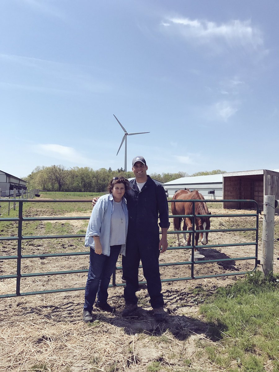CitizenCanada's tweet image. Today we're on the farm with @CHEF_LYNN, @JakeandEggs and @eggsoeufs!