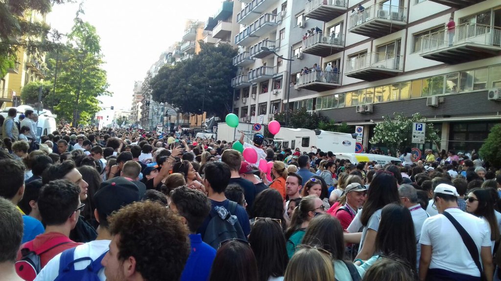 Migliaia di cittadini liberi per ricordare sotto il suo albero Giovanni Falcone e dire un fortissimo NO alla mafia.