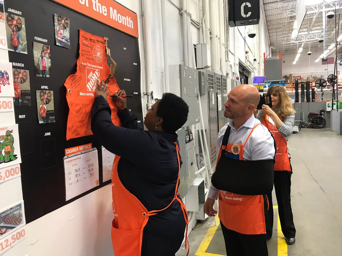 DHRMgregorio's tweet photo. Thanks for a great visit @AMCTHD. It's was a pleasure having you in store 910! @si62025372 @santim209 @kode0525 https://t.co/p0qi3nEvOX