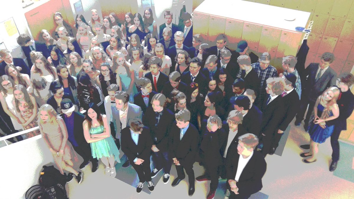 #meijänkoulu Sammonlahden ysit kauniina ja komeina. Elämä edessä ja peruskoulu takana. Täältä on saatu hyvät eväät reppuun elämän tielle.