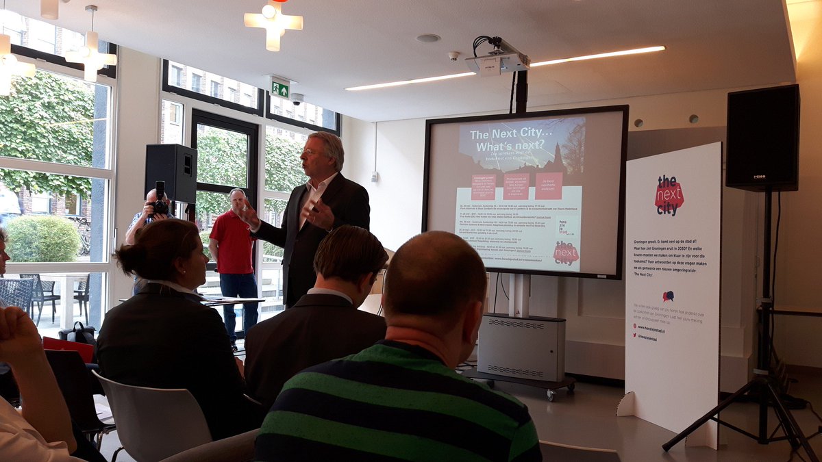 gem_groningen's tweet photo. En we zijn los! Burgemeester opent de lezingencyclus The Next City, met als eerste sprekers het College van Rijksadviseurs #tnc050 https://t.co/OM0w2JmCNb