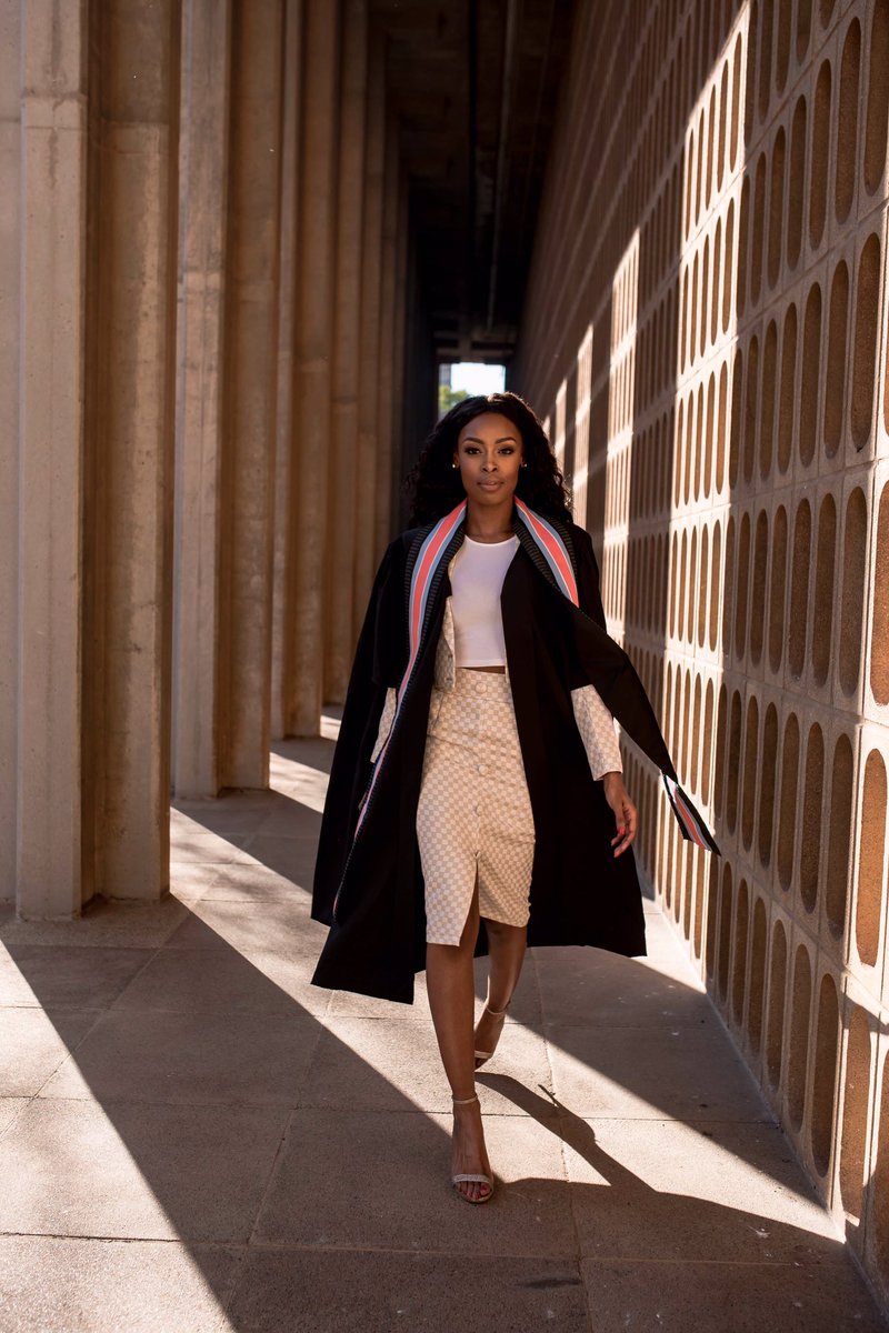 KNaomi_N's tweet photo. Two days before my mom passed she asked me to study.
Today my promise came to life and I graduated! 👩🏽‍🎓💛✨ #BlackGirlMagic https://t.co/PhPjb0n13g