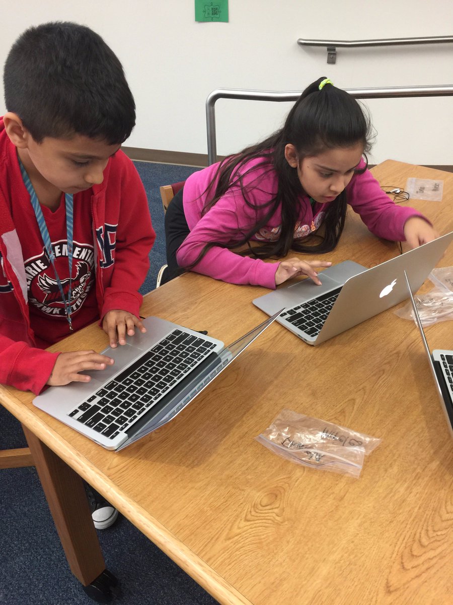 henriehawks's tweet image. Coding in the library. We are getting ready for the future! #henriehawks @codeorg #misdlibrary