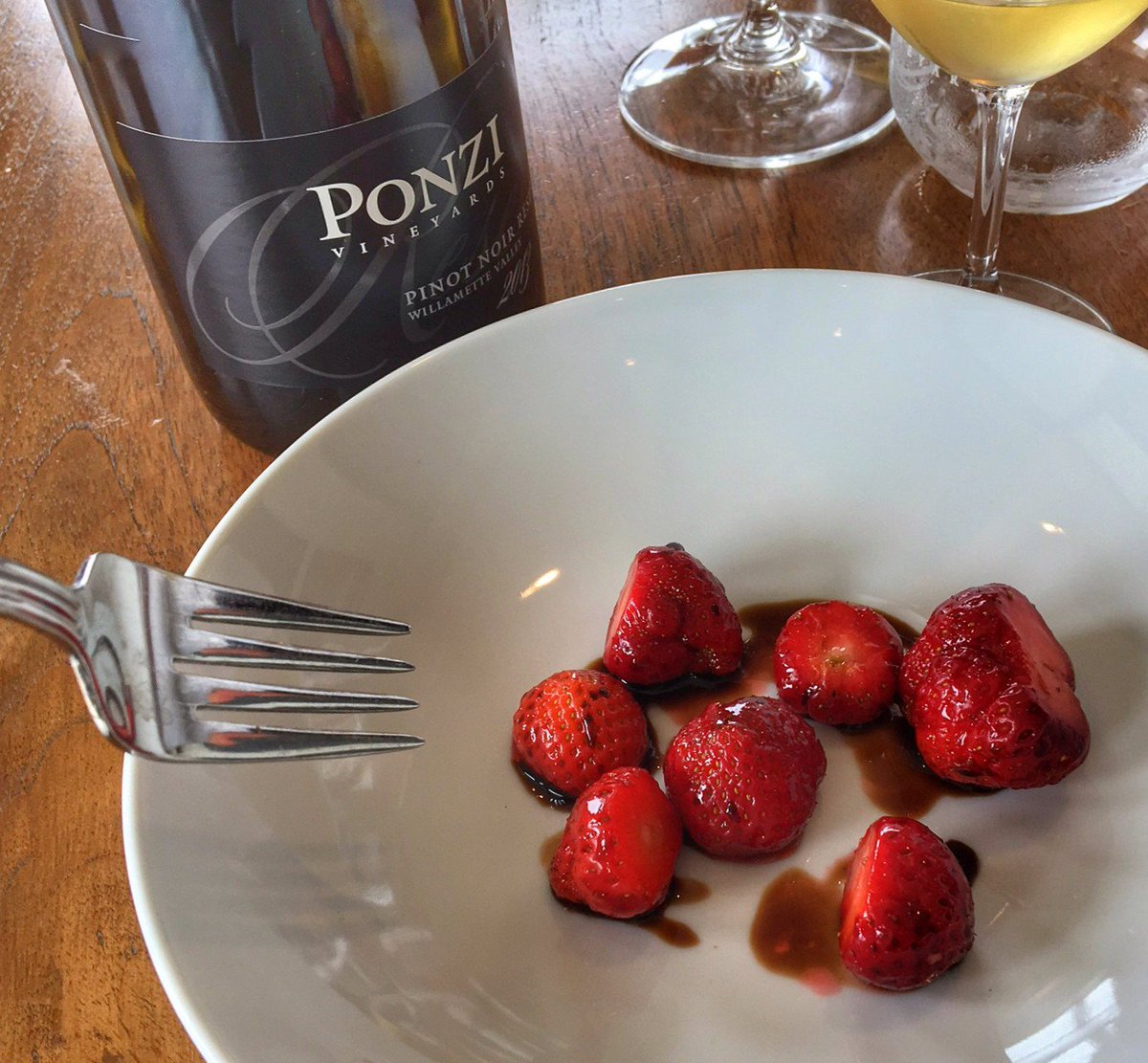 forktown's tweet photo. The first spring strawberries are here! Served here with a simple balsamic reduction at @PonziWines! #strawberries #balsamic #forktown https://t.co/HdGxloTtNH