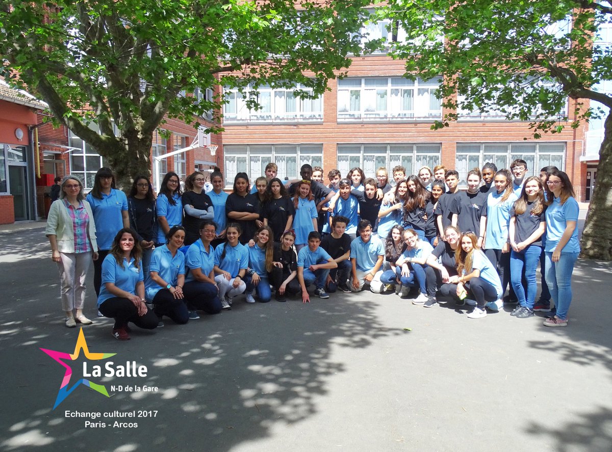 lsndg's tweet photo. Dernière "photo de famille" pour les élèves de #lsndg et leurs correspondants du collège lasallien d'Arcos de la Frontera (Andalousie) ! https://t.co/5jpcgs3d9v