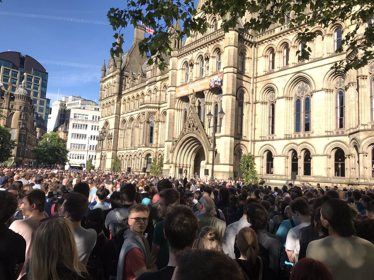mcrconfidential's tweet image. Hundreds have turned up for the Manchester vigil today. Great show of solidarity. #WeStandTogether
