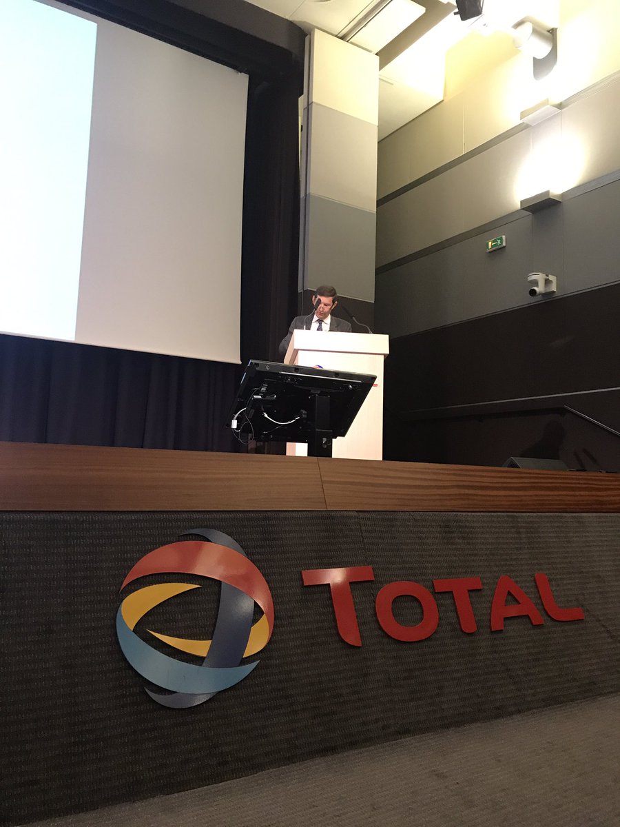 Ph_Kalousdian's tweet photo. Ouverture du cocktail #intermines 2017 à @Total https://t.co/SG9m4tQhQc
