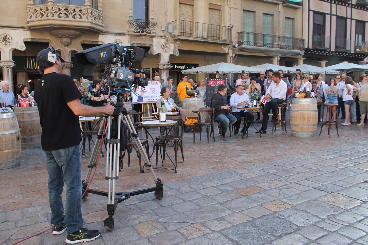 ReusPromocio's tweet photo. Avui hem descobert més coses sobre el Vermut de Reus al programa @divendrestv3 #somCapital #magradareus #vermutreus https://t.co/JLUlEQmRfy