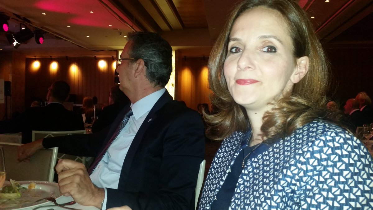 DrArguden's tweet photo. @PERYONMERKEZ #InsanYonetimi #Odulleri yemeğinde @CansenBasaran konuşuyor. .. https://t.co/GpIr4dhELp